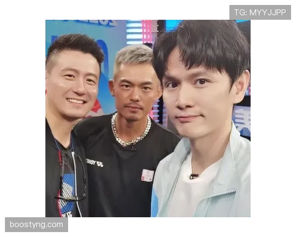 鲍春来私生活照把我打懵了，赛场那个狠角色下班后瞬间变成晒车晒菜的邻居大叔